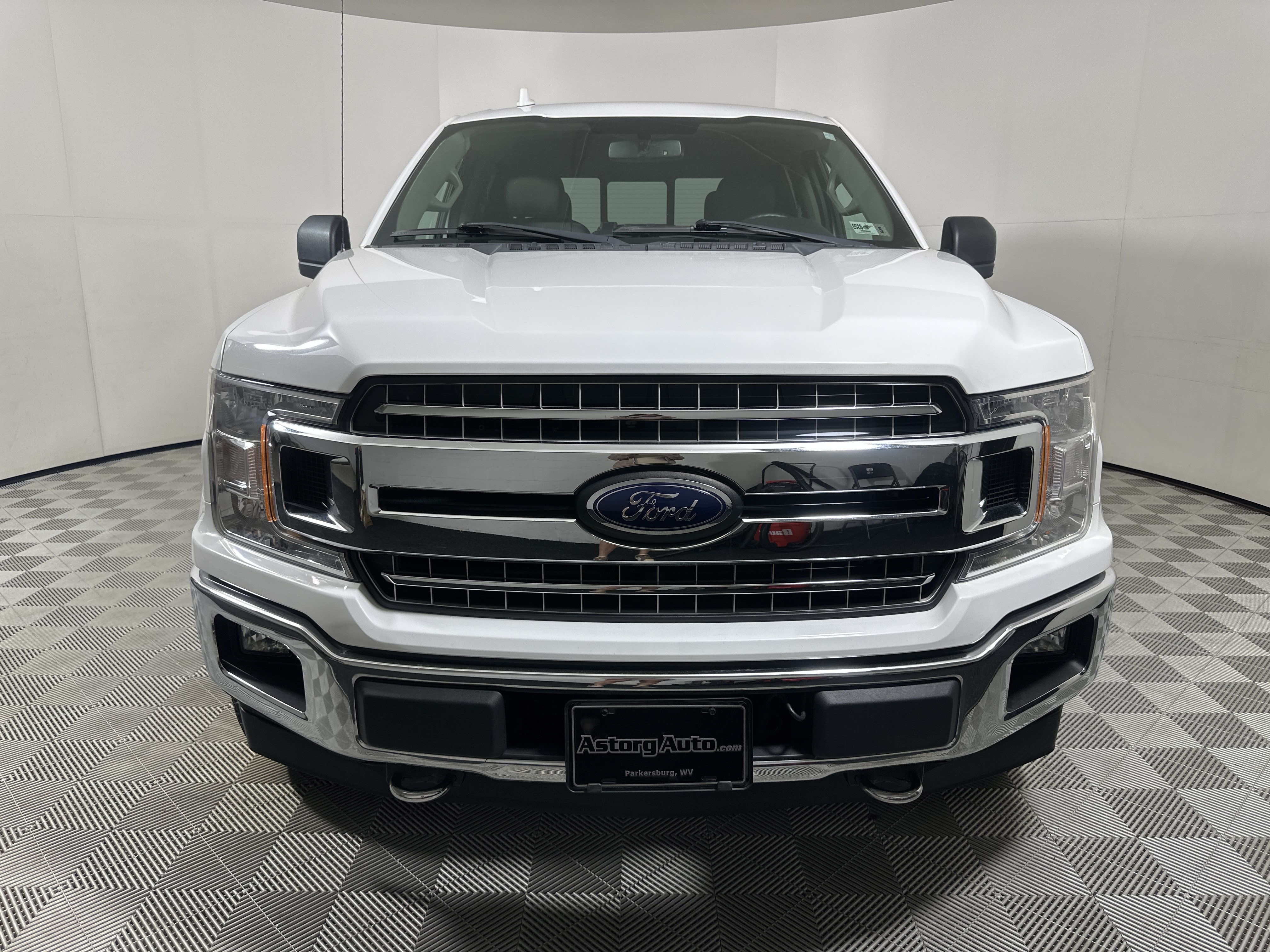 Used 2018 Ford F150 XLT w/ Equipment Group 302A Luxury AWD/4WD image 2