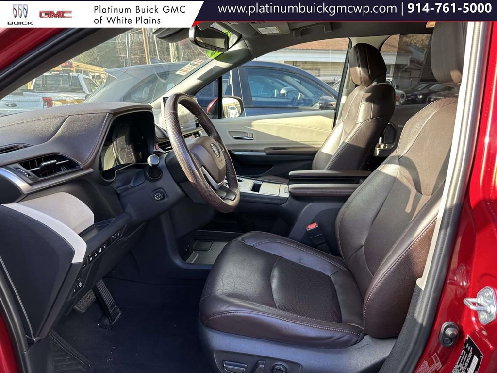Used 2022 Toyota Sienna Platinum image 19