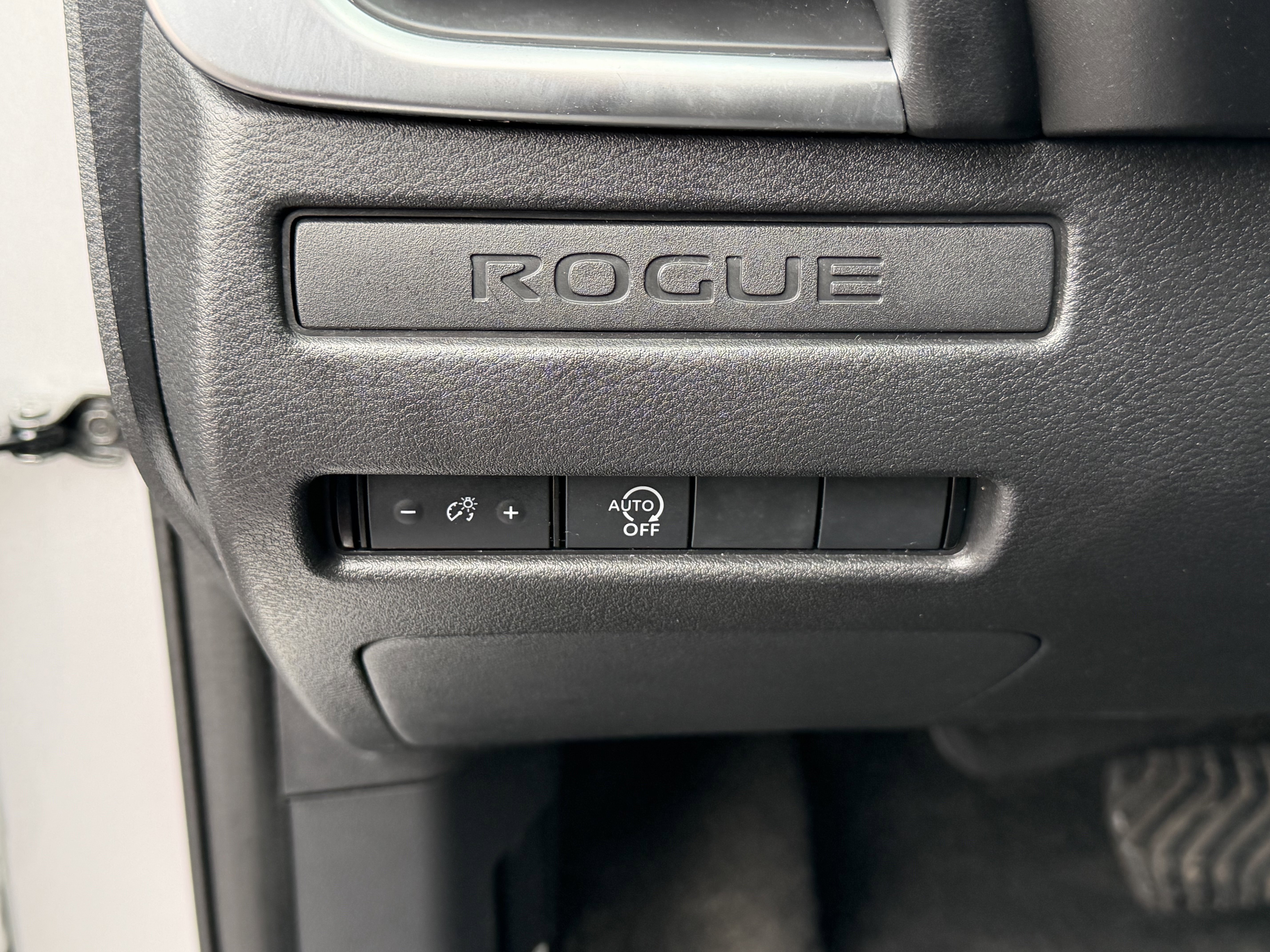 Used 2024 Nissan Rogue S AWD/4WD image 23