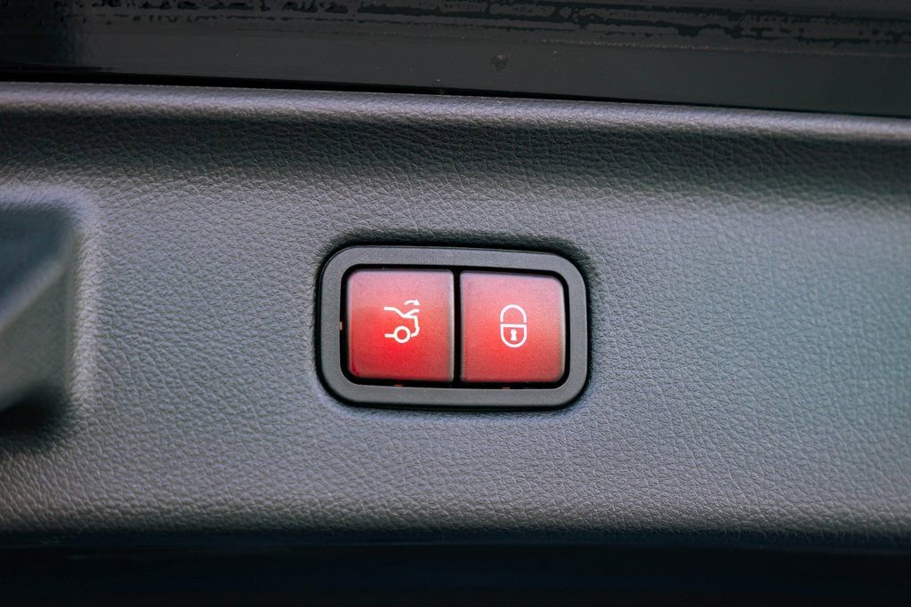 Used 2023 Mercedes-Benz S 500 4MATIC w/ AMG Line image 34