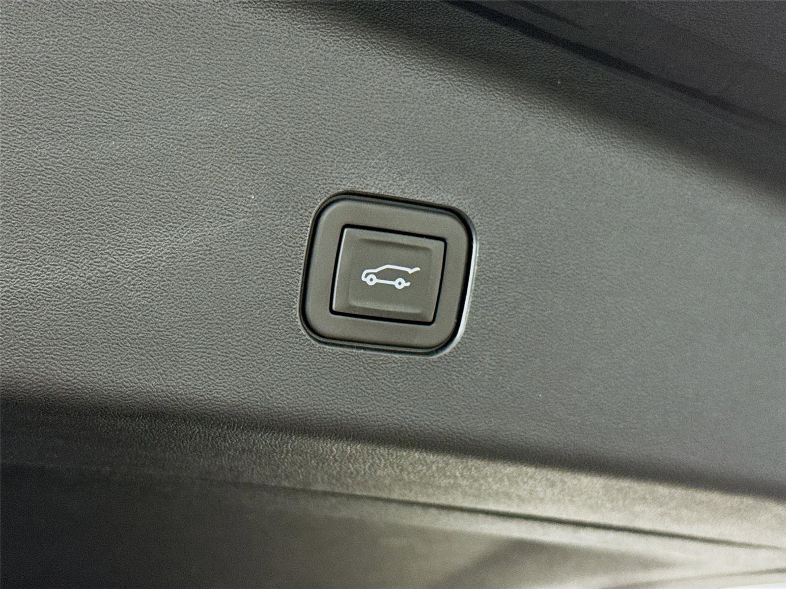 Used 2026 Cadillac Vistiq Platinum w/ LPO, Floor Liner Package image 18