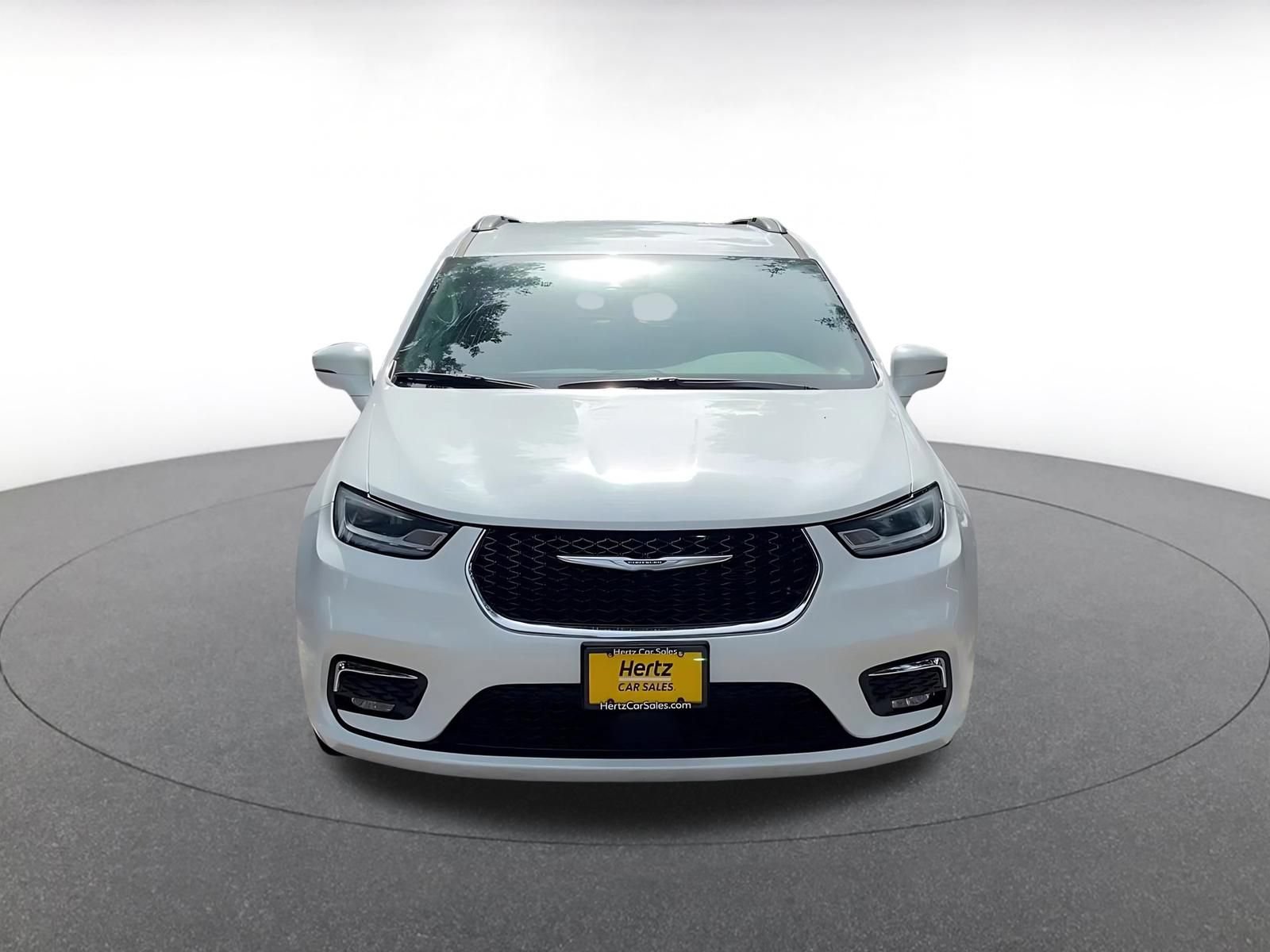 Used 2022 Chrysler Pacifica Touring-L FWD image 4