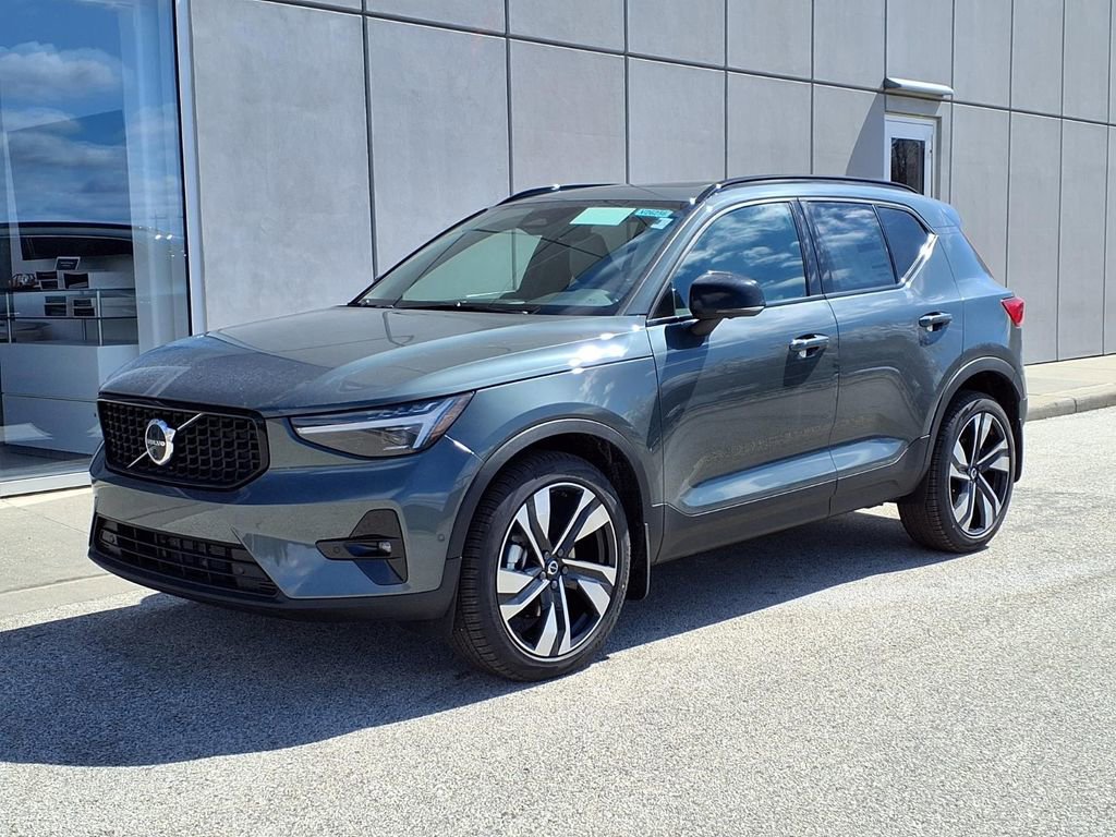 New 2026 Volvo XC40 B5 Ultra w/ Protection Package Premier