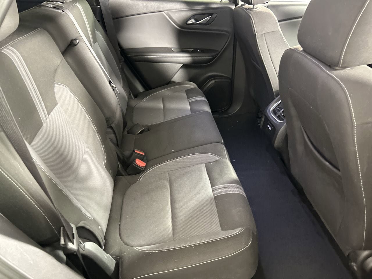 Used 2025 Chevrolet Blazer LT FWD image 24