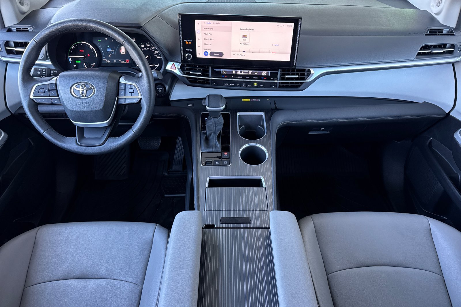 Certified 2025 Toyota Sienna XLE w/ XLE Plus Package AWD/4WD image 5