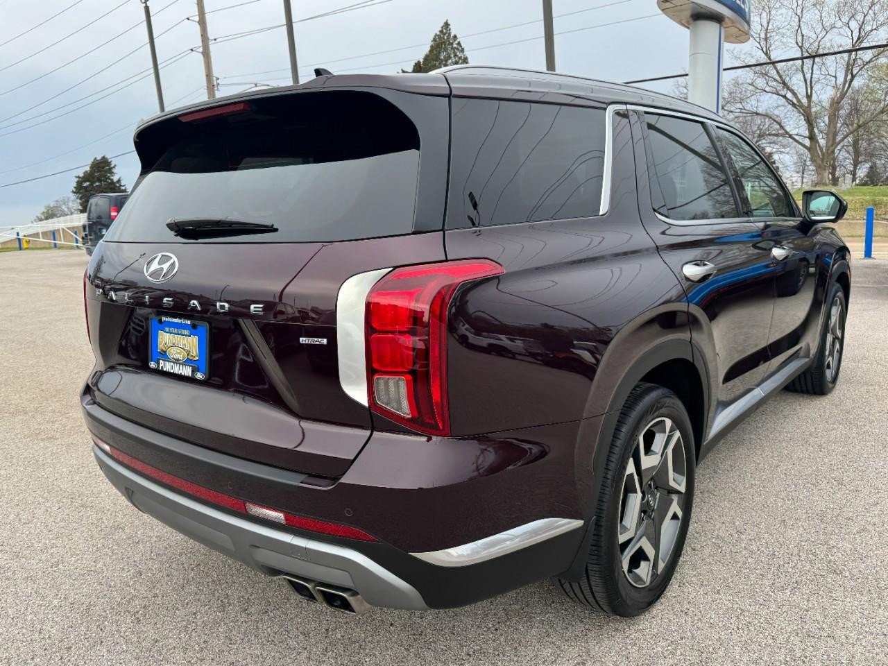 Used 2023 Hyundai Palisade Limited w/ Cargo Package image 3