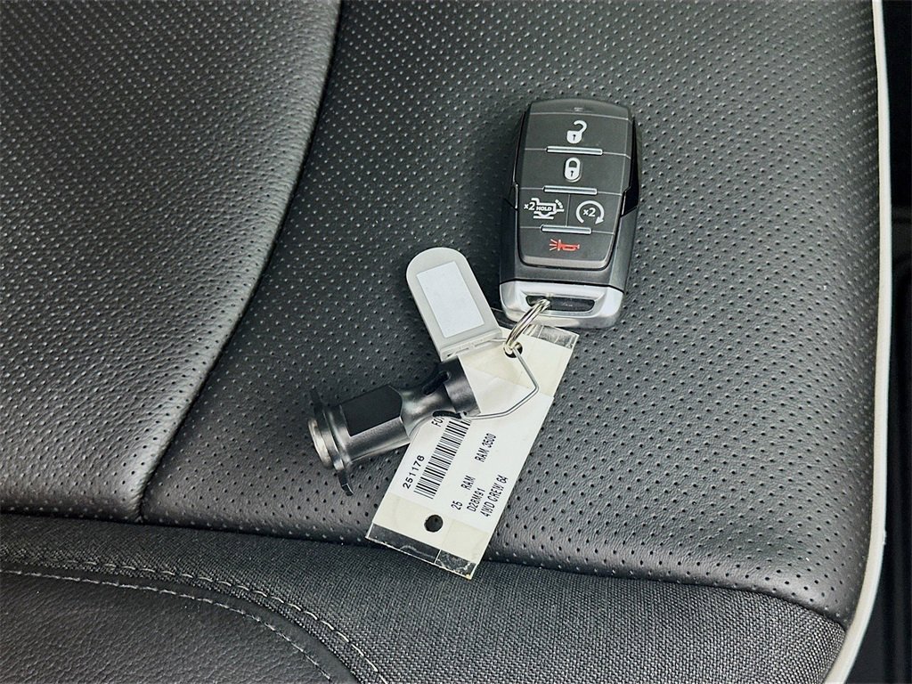 New 2025 RAM 3500 Limited w/ Towing Technology Group image 20