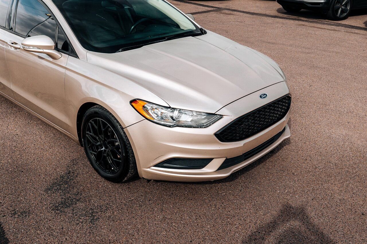 Used 2018 Ford Fusion SE FWD image 9