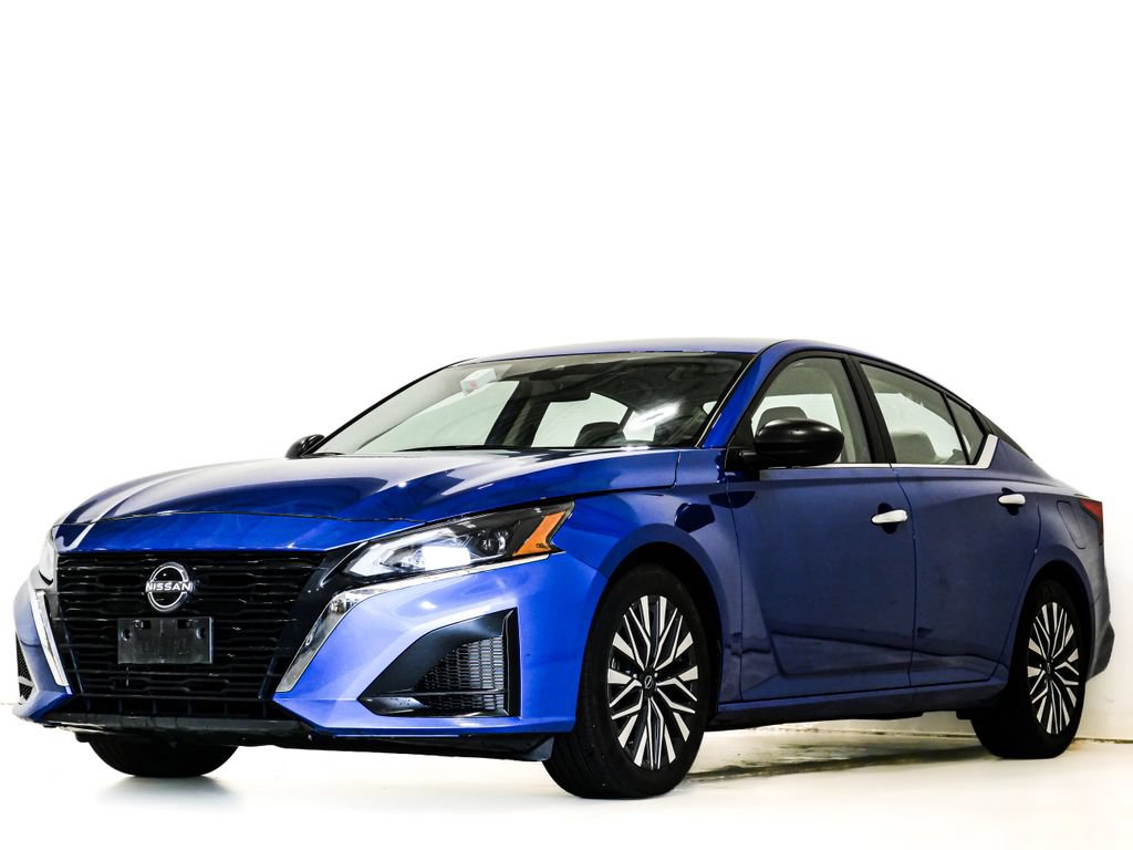 Used 2025 Nissan Altima 2.5 SV FWD image 3