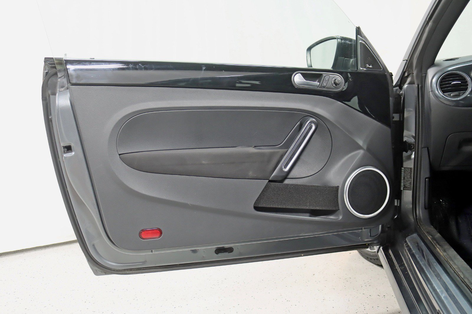 Used 2014 Volkswagen Beetle R-Line FWD image 29