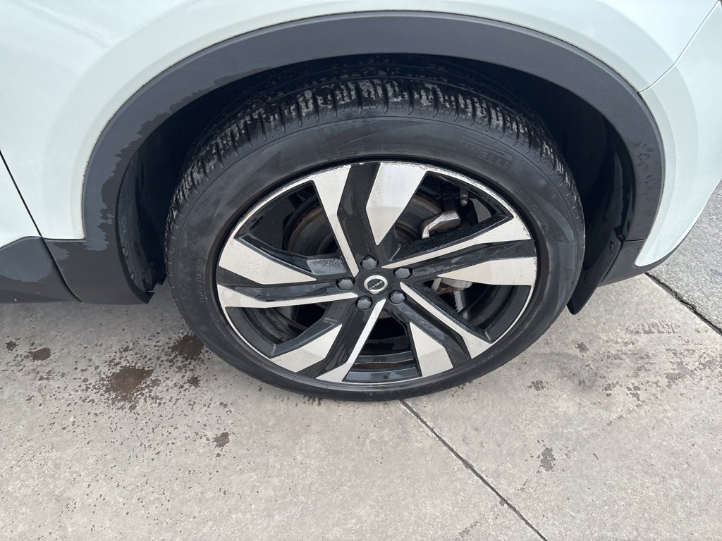 Certified 2023 Volvo XC40 B5 Plus w/ Protection Package Premier image 12