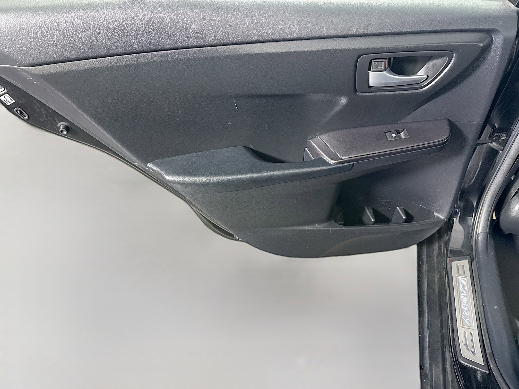 Used 2016 Toyota Camry SE image 25