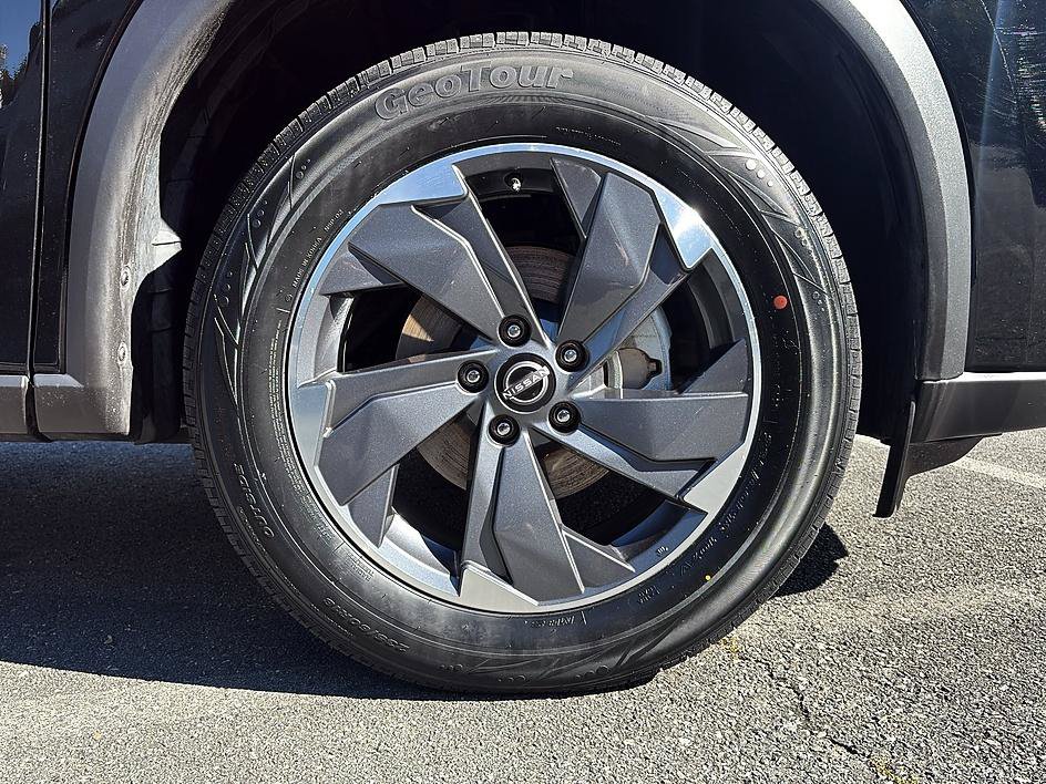 Certified 2025 Nissan Rogue SV FWD image 12