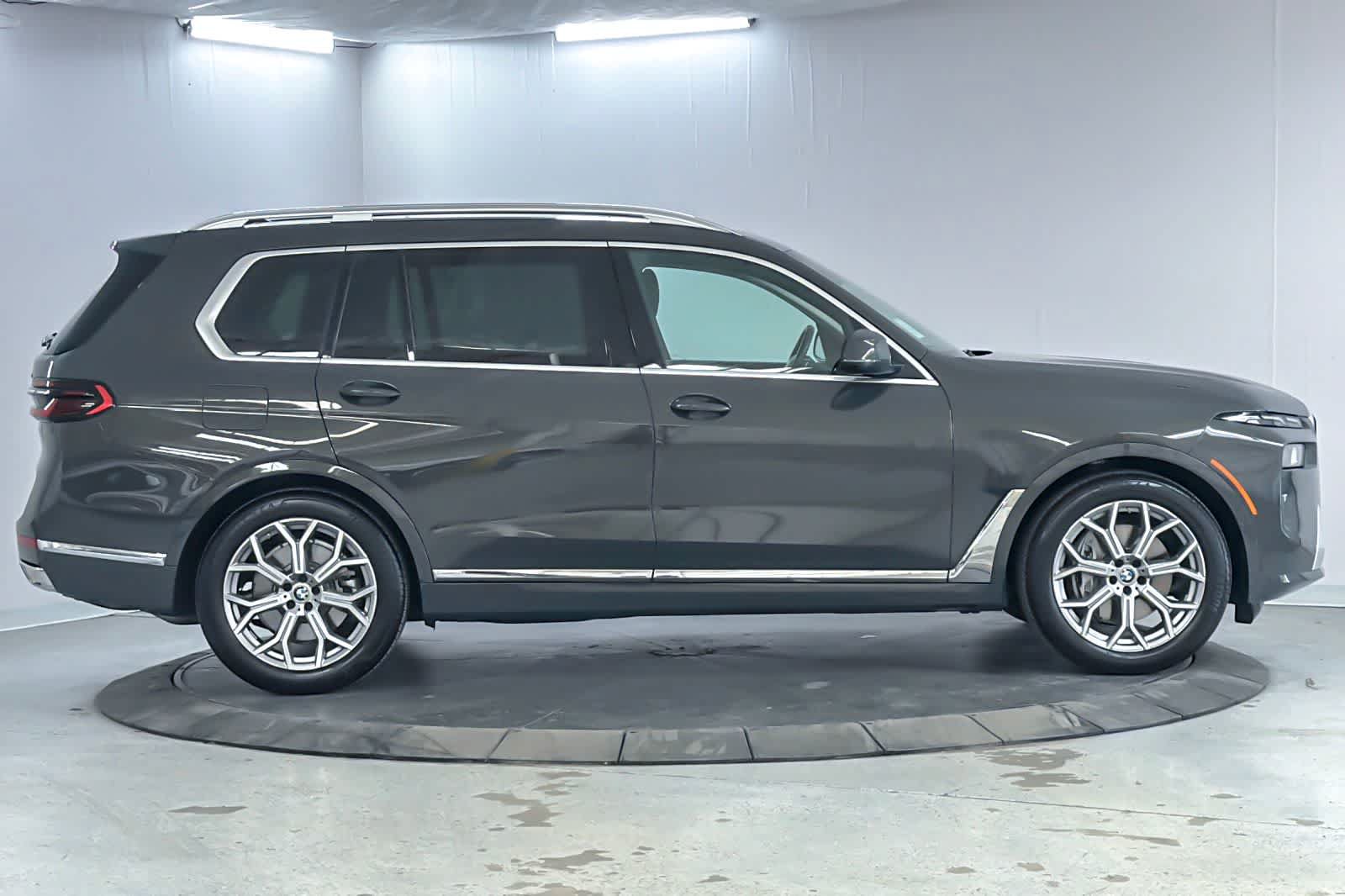 Used 2026 BMW X7 xDrive40i AWD/4WD image 8