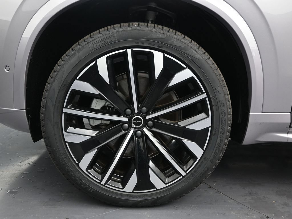 New 2026 Volvo XC90 B6 Plus w/ Protection Package Premier AWD/4WD image 9