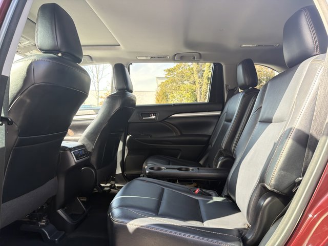 Used 2017 Toyota Highlander XLE image 23