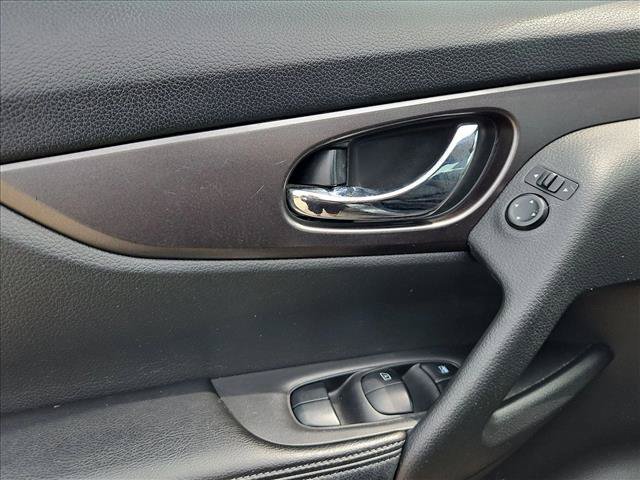 Used 2015 Nissan Rogue SV FWD image 22