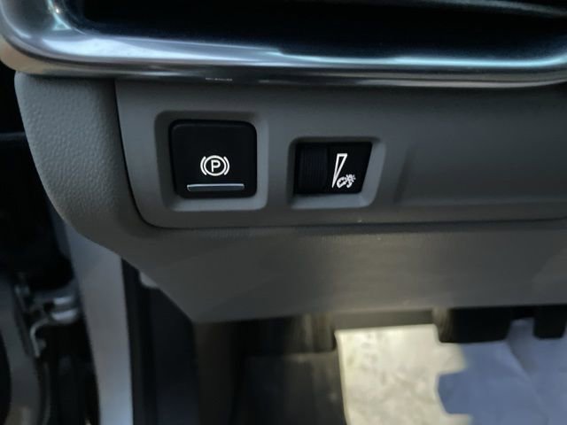 Used 2019 Cadillac XT4 Luxury w/ Cold Weather Package image 24