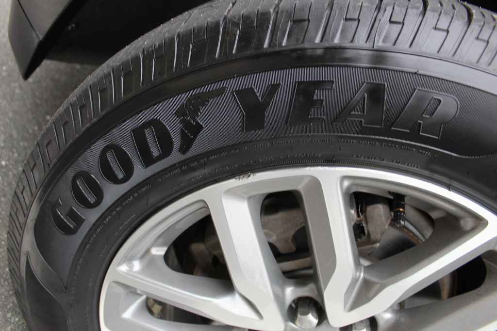 Used 2017 GMC Acadia SLE FWD image 29