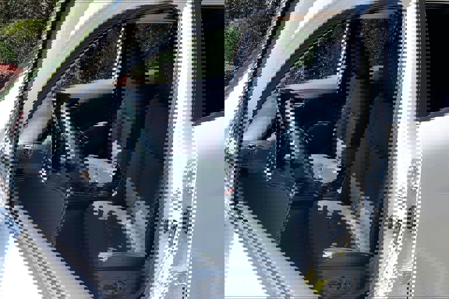 Used 2023 Toyota Corolla Cross XLE w/ Convenience Package image 8