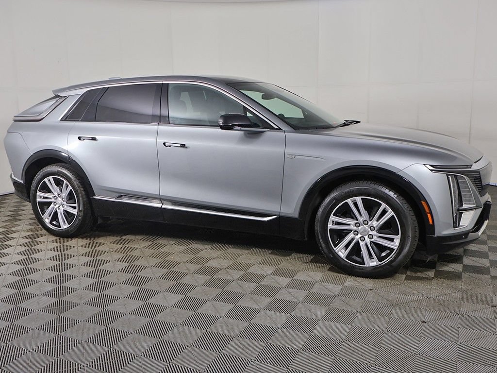 Used 2024 Cadillac Lyriq Tech RWD image 19