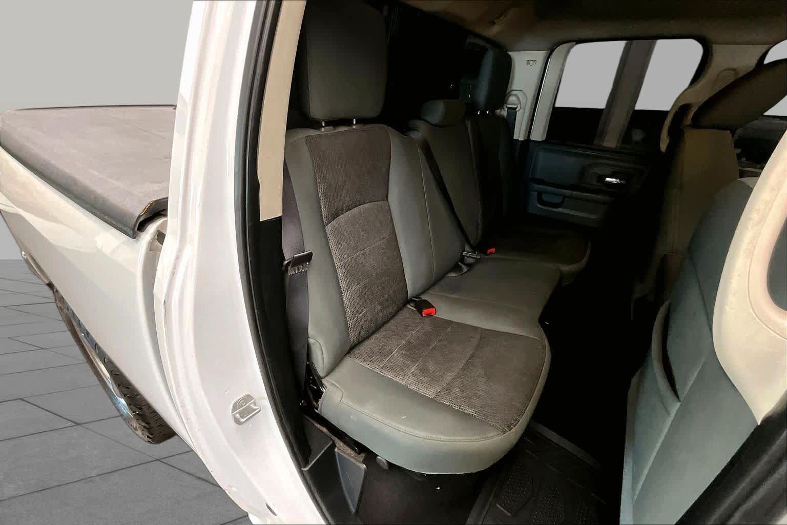 Used 2015 RAM 1500 Classic SLT RWD image 18
