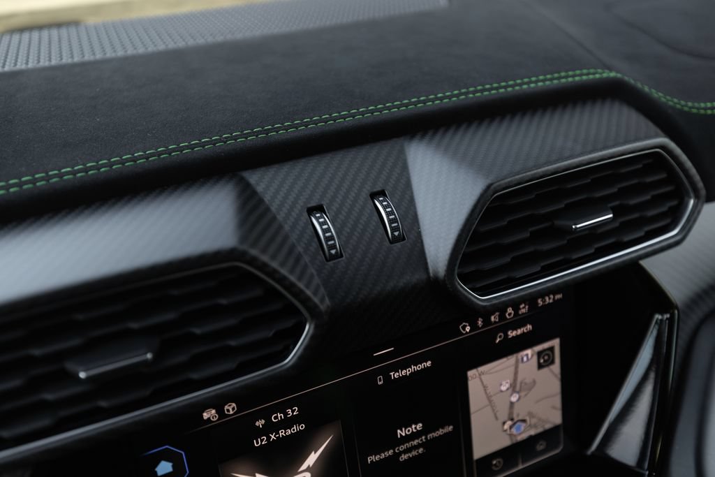 Used 2024 Lamborghini Urus Performante AWD/4WD image 43