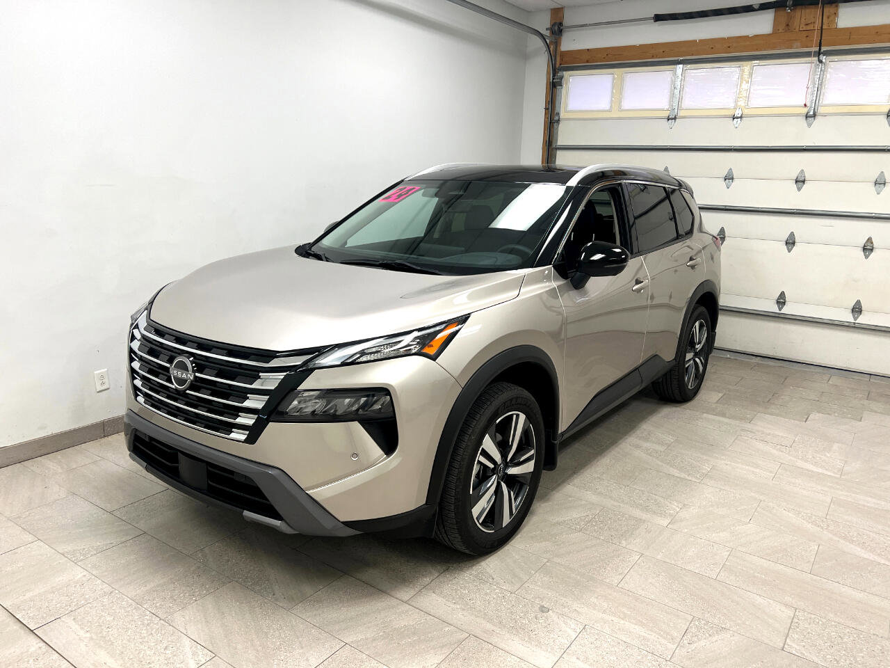 Used 2024 Nissan Rogue SL w/ SL Premium Package image 7