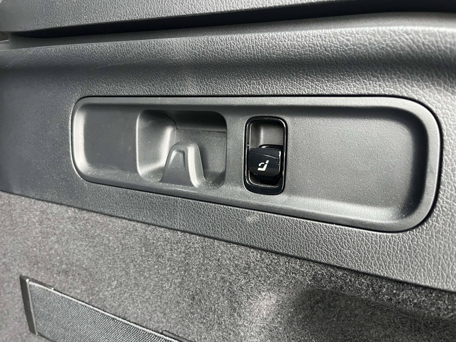 Certified 2025 Mercedes-Benz GLC 300 image 13