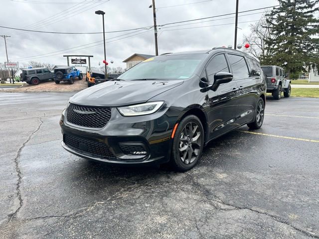 Used 2021 Chrysler Pacifica Touring w/ S Appearance Package image 5