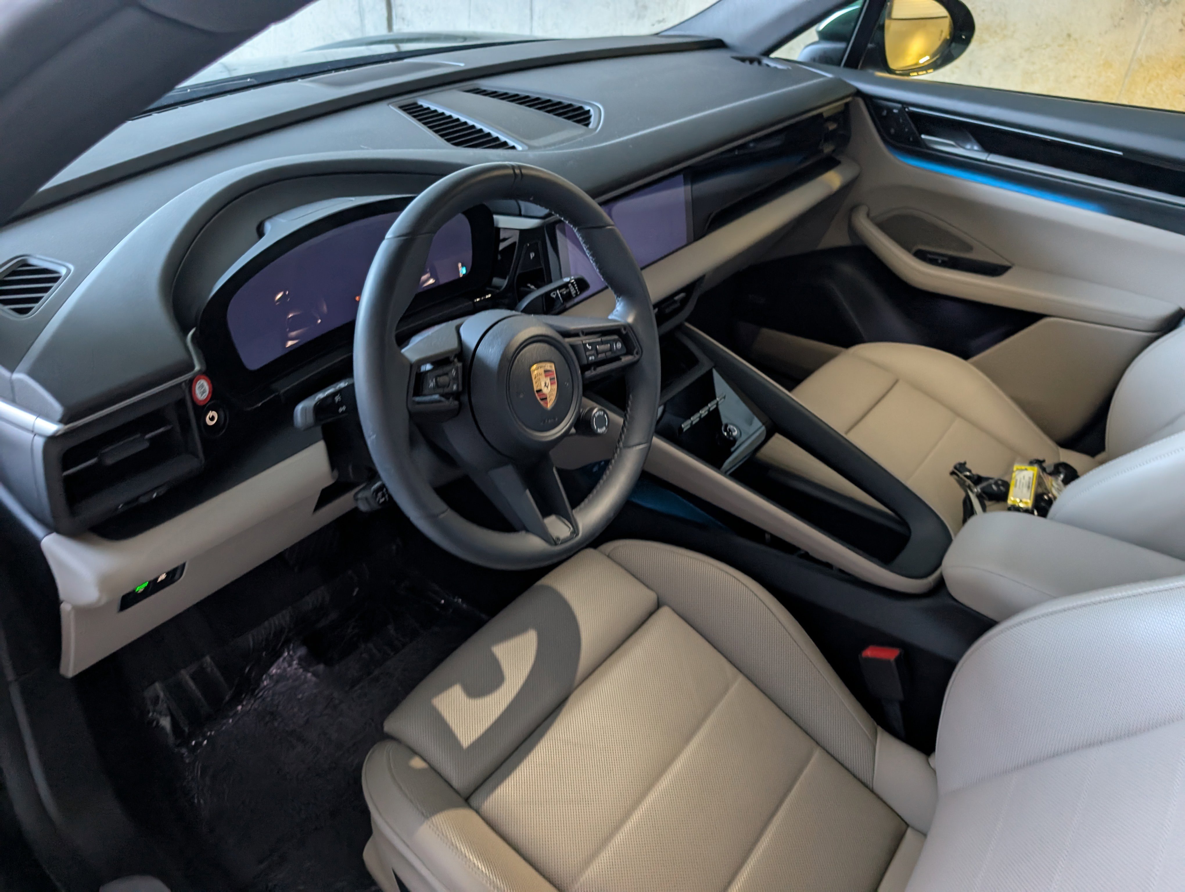 Used 2025 Porsche Macan Electric image 4