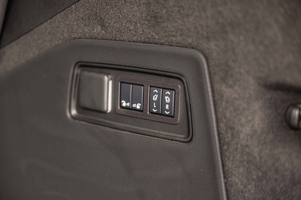 Used 2025 Cadillac Escalade Luxury image 19