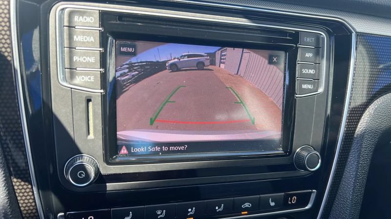 Used 2018 Volkswagen Passat 3.6 FWD image 26