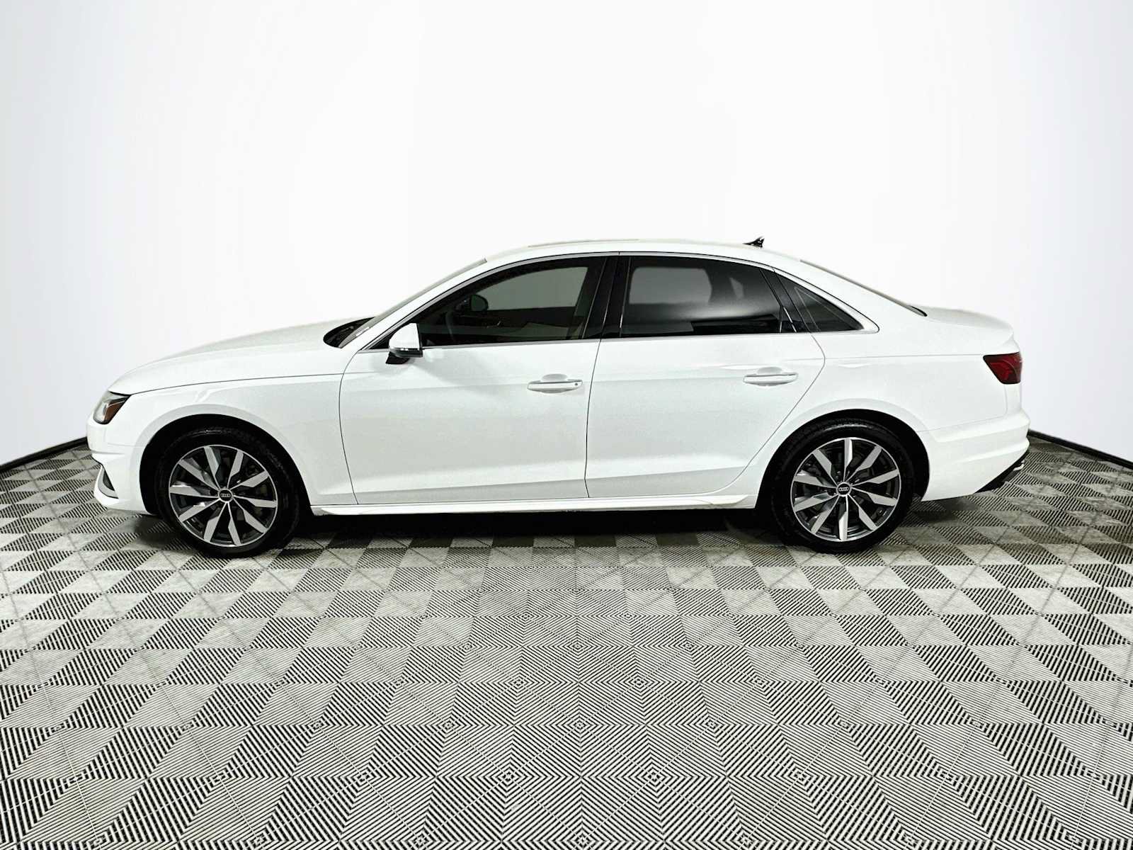 Used 2023 Audi A4 2.0T Premium Plus w/ Premium Plus Package AWD/4WD image 4