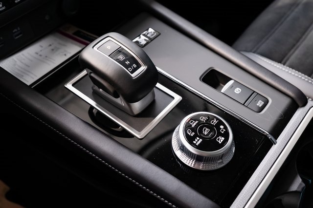 New 2025 Mitsubishi Outlander SE image 18