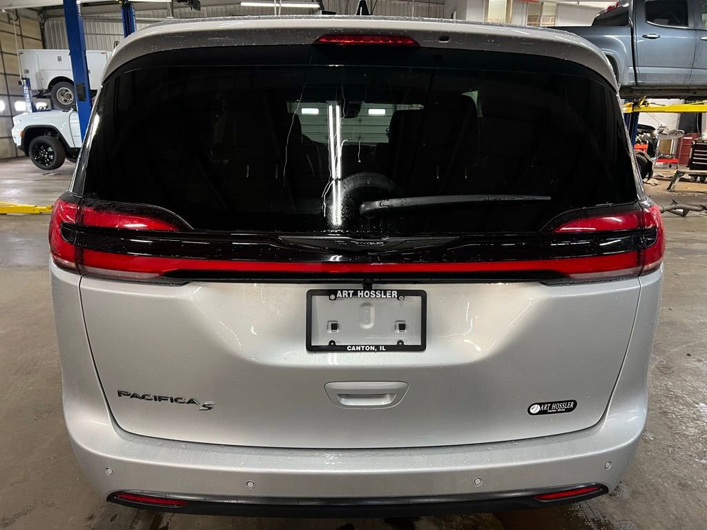 New 2026 Chrysler Pacifica Select w/ S Appearance Package FWD image 4