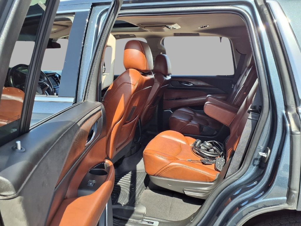 Used 2019 Cadillac Escalade Luxury AWD/4WD image 26