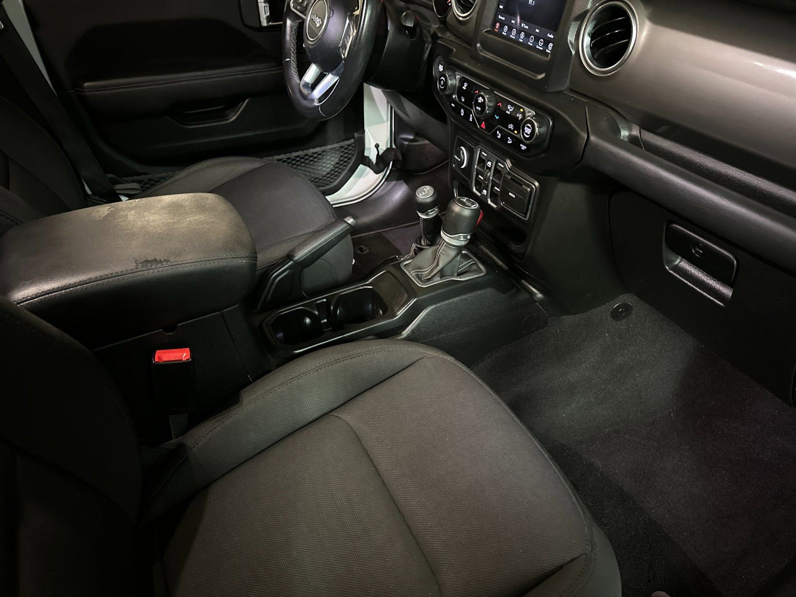 Certified 2020 Jeep Wrangler Unlimited Sahara w/ Safety Group image 15