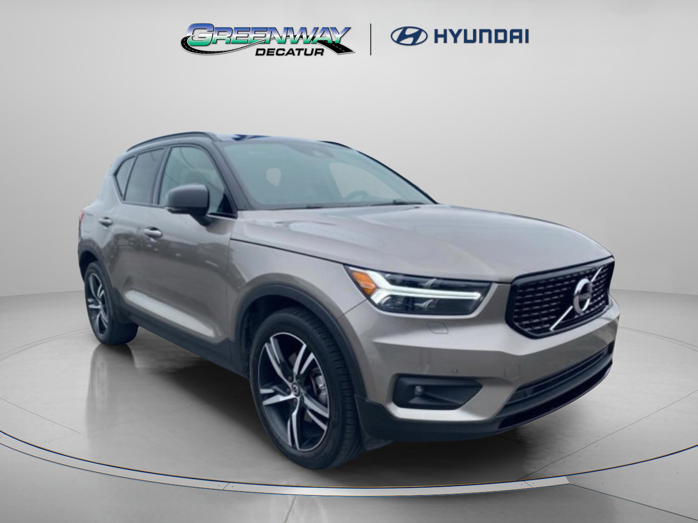 Used 2022 Volvo XC40 T4 R-Design w/ Climate Package image 1