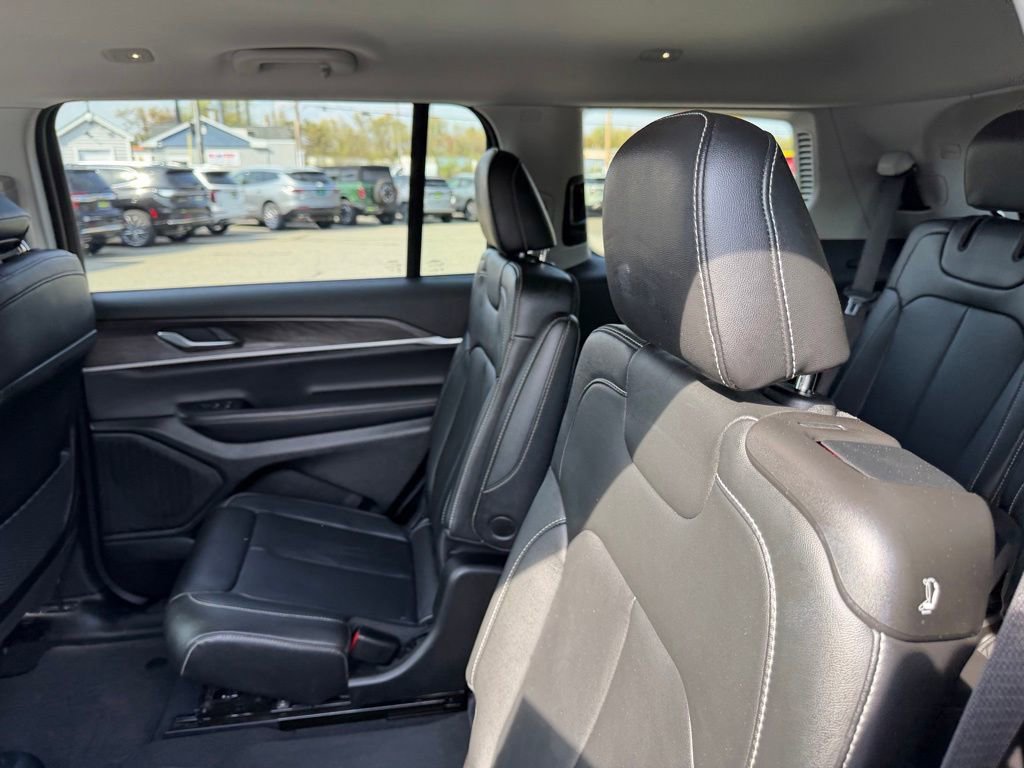 Used 2023 Jeep Grand Cherokee L Limited AWD/4WD image 11