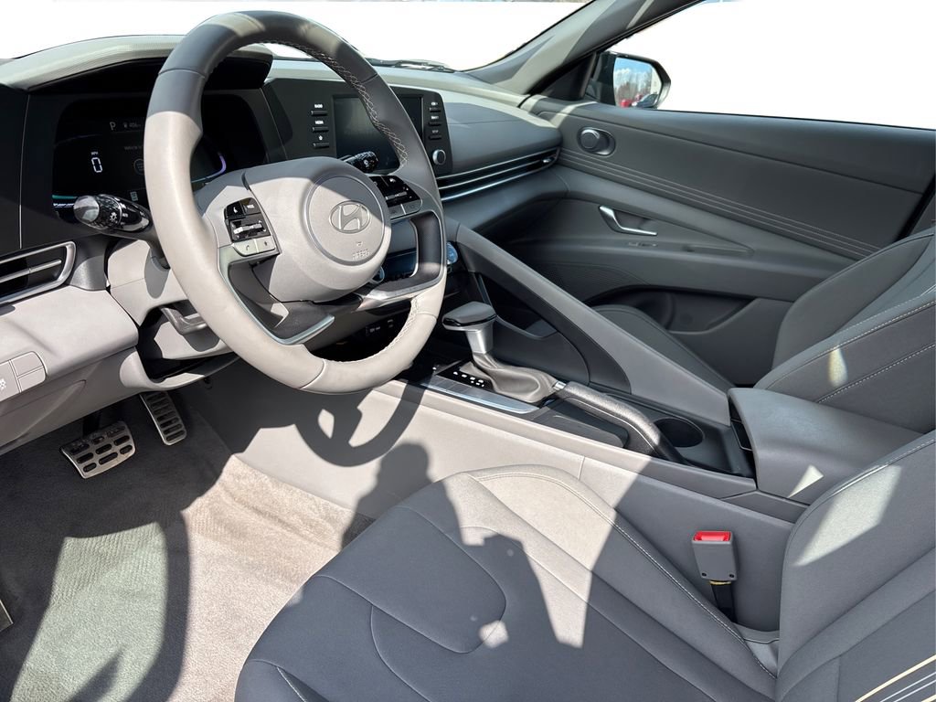 Certified 2025 Hyundai Elantra Sport FWD image 9