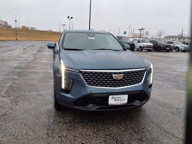Used 2025 Cadillac XT4 Premium Luxury image 3