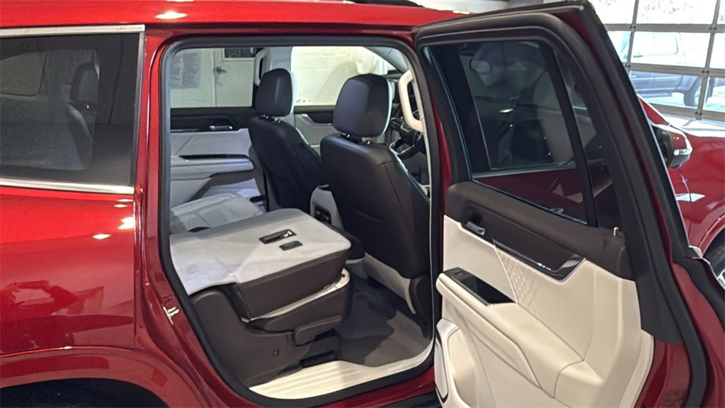 Used 2024 GMC Acadia Denali image 15