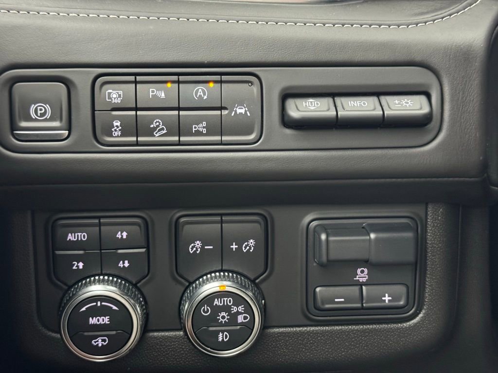 Used 2023 GMC Yukon Denali Ultimate AWD/4WD image 24