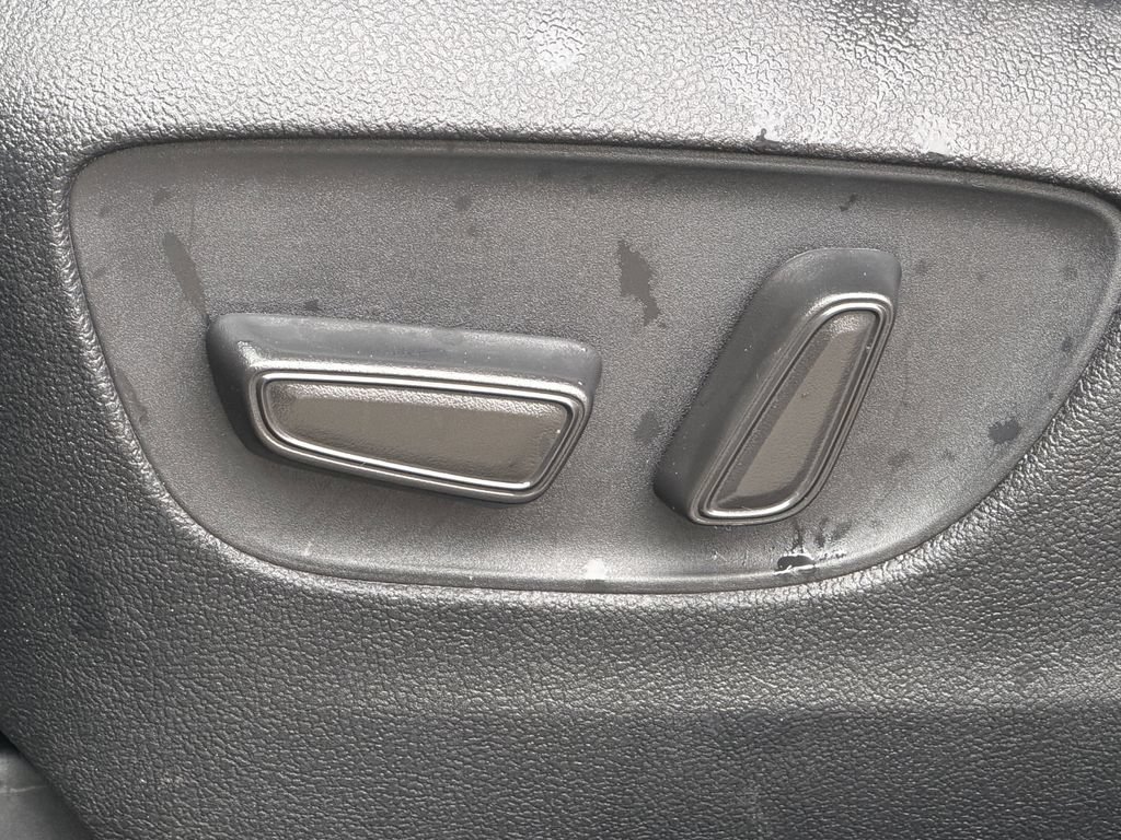 Used 2024 Toyota Highlander LE FWD image 28