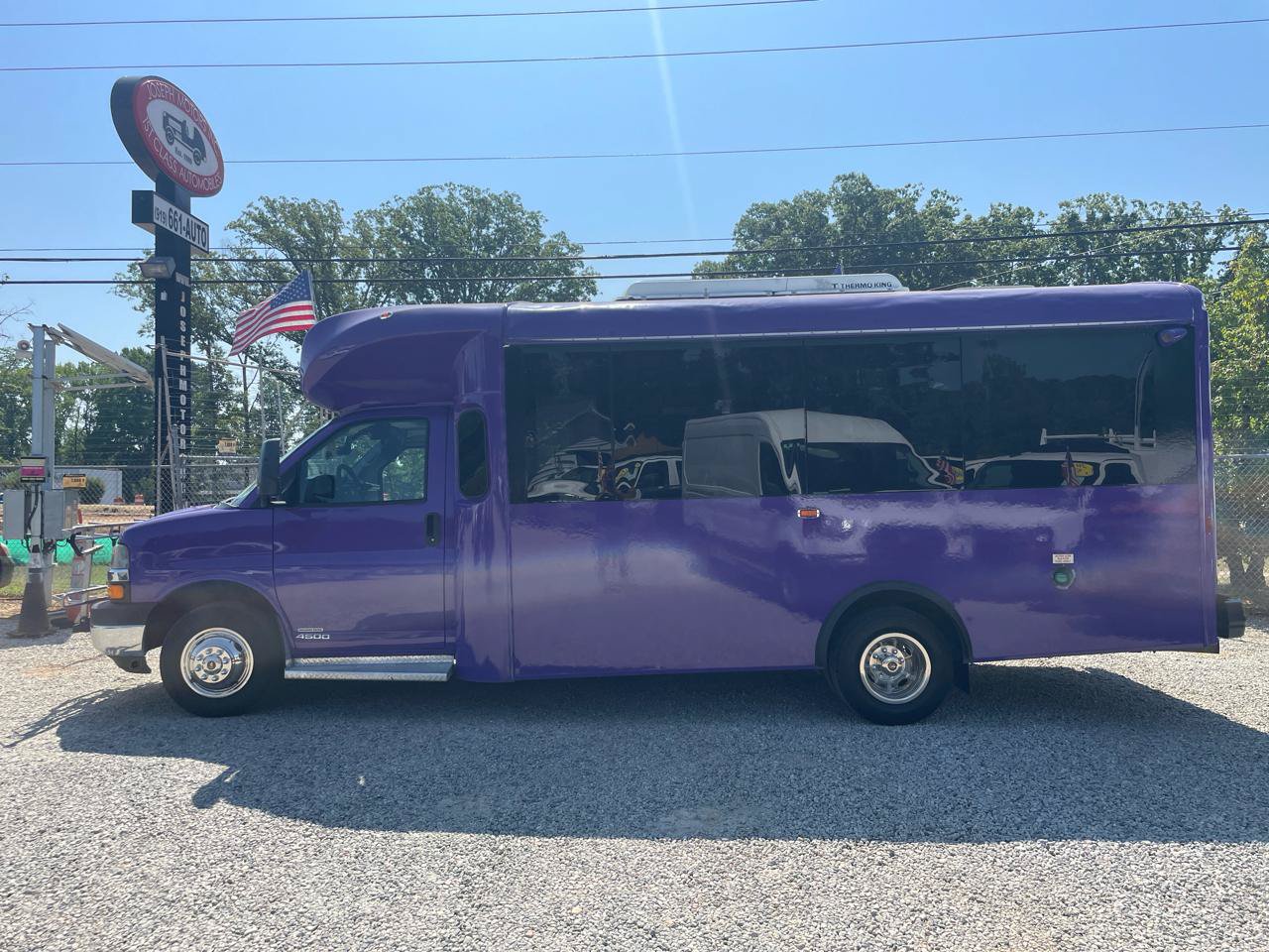 Used 2015 Chevrolet Express 4500 w/ Shuttle Bus Package RWD image 4