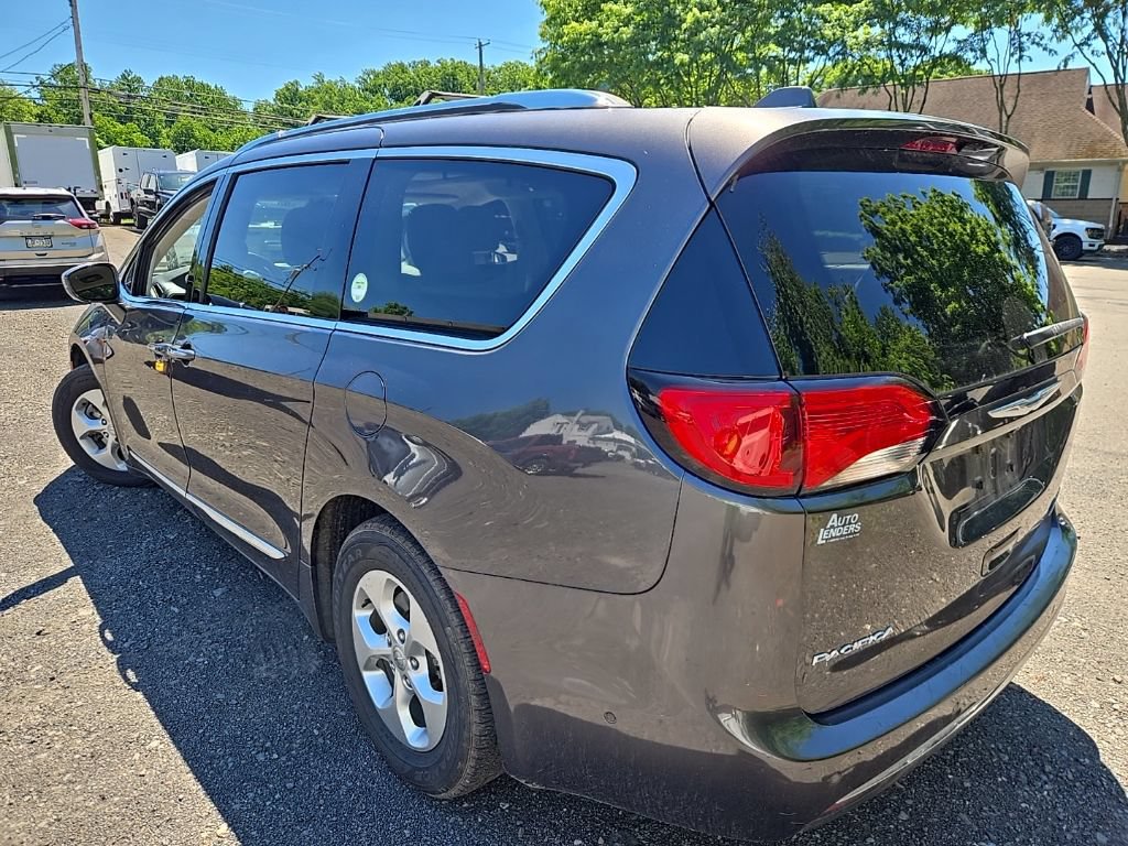 Used 2017 Chrysler Pacifica Platinum FWD image 4