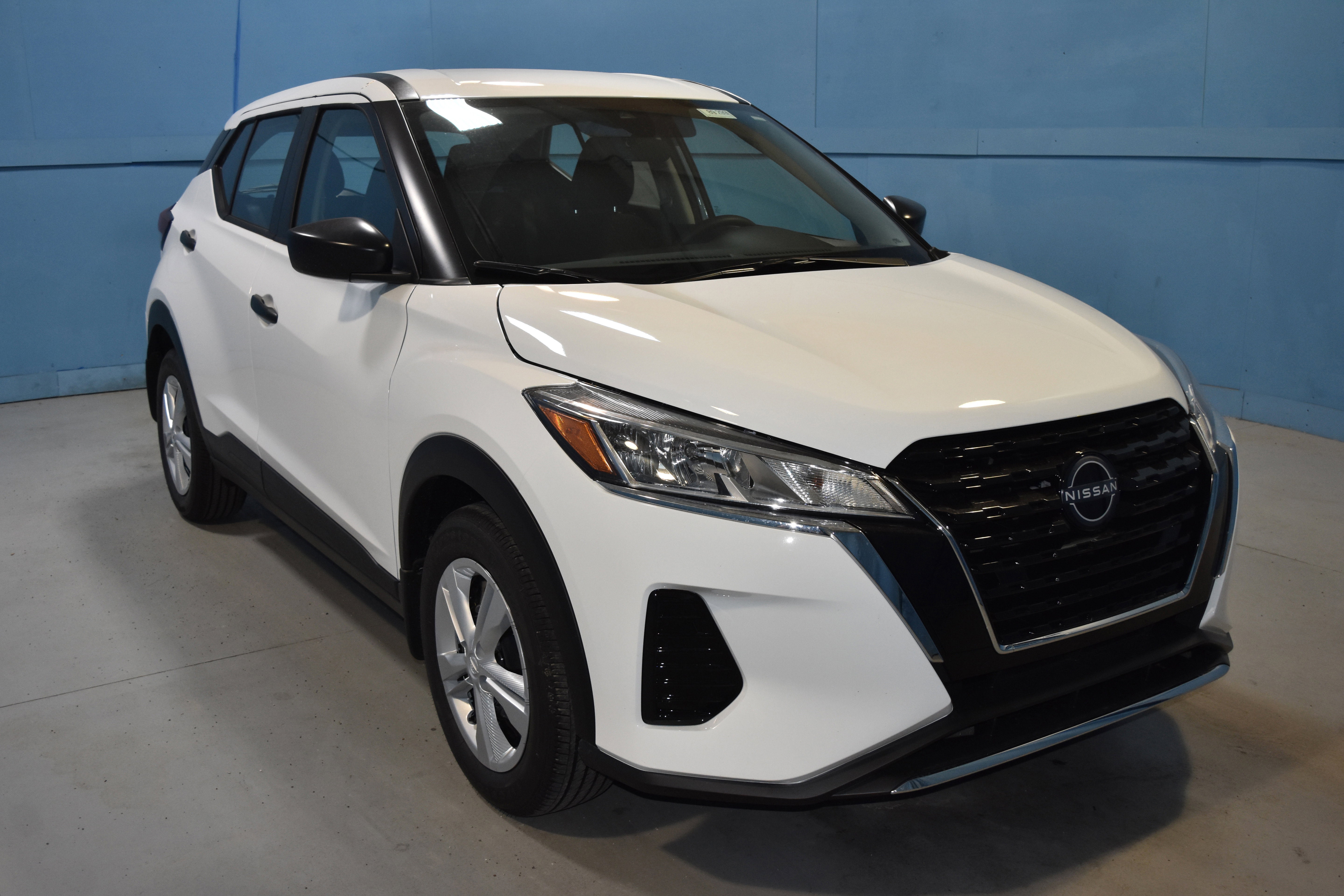 New 2025 Nissan Kicks Play S