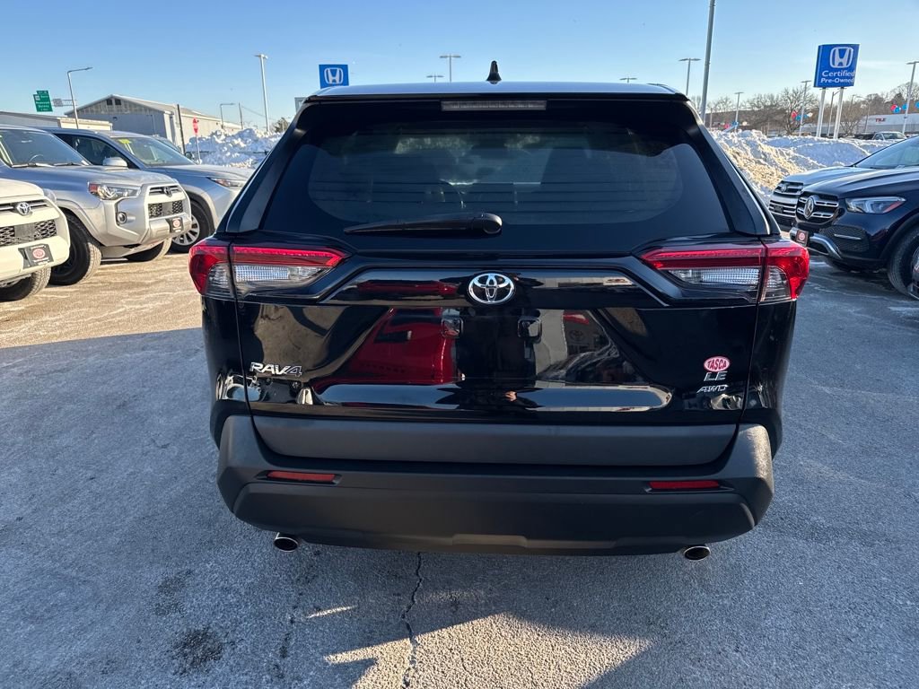 Used 2022 Toyota RAV4 LE image 6