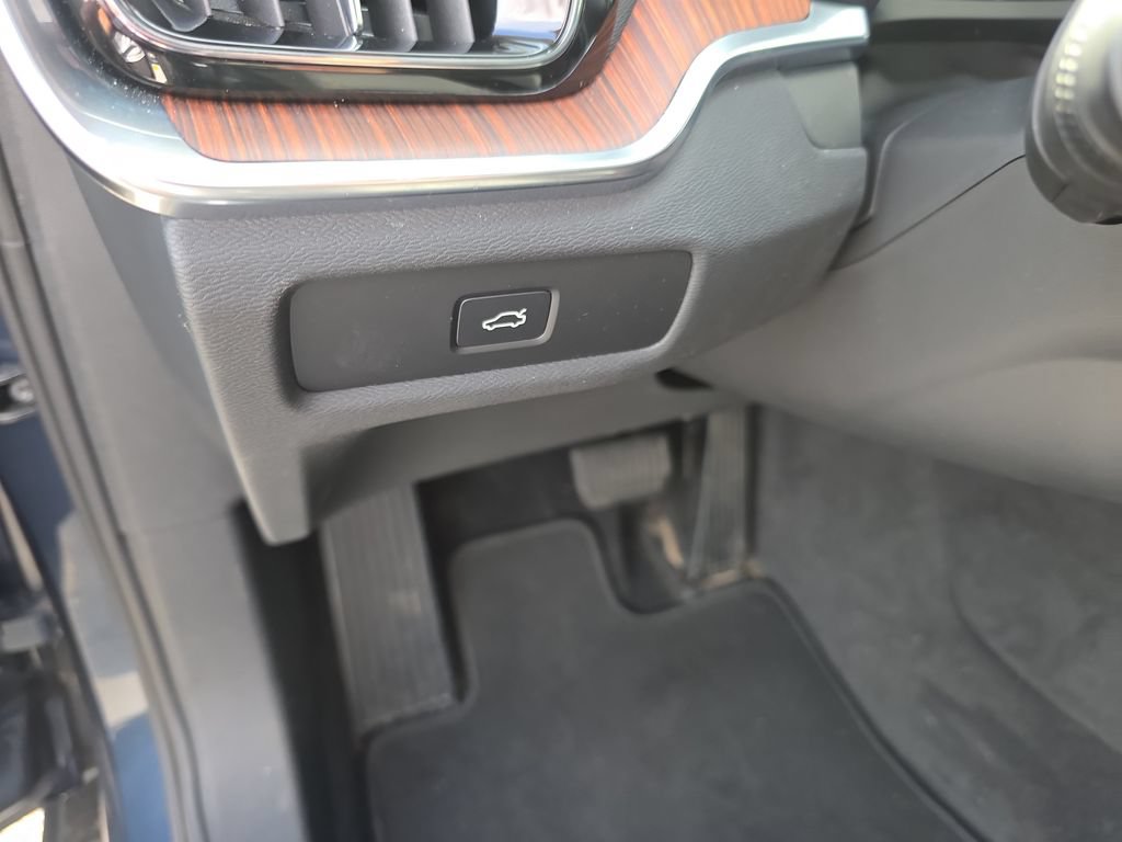 Used 2026 Volvo V60 B5 Cross Country Plus AWD/4WD image 22